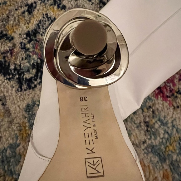 Keeyahri White Pointed Heeled Boots - Picture 4 of 14